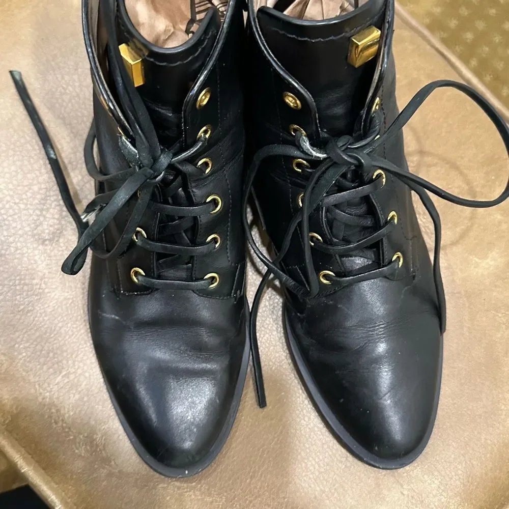 Stuart Weitzman Womens Black Leather Ryder Boots Gold Rockstud Lace Up Sz 8W - Picture 2 of 6